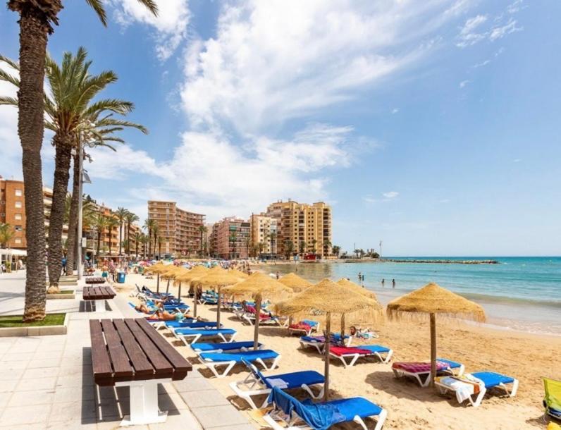 Beautiful Apartment Near Playa De Los Locos Торевьиа Экстерьер фото